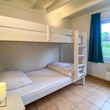 Holiday home 3 Bedroom Beautiful In Bredene
