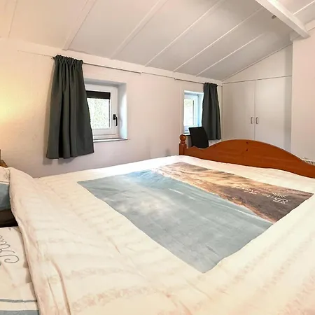 Holiday home 3 Bedroom Beautiful In Bredene